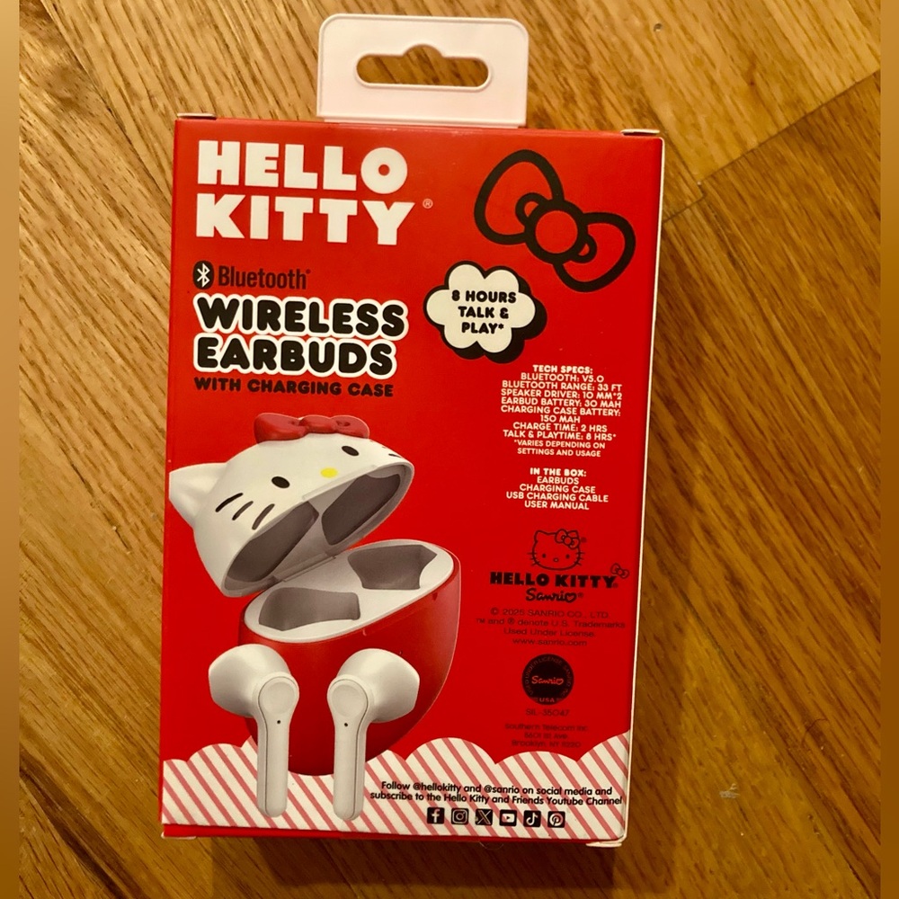 Hello Kitty Wireless Earbuds with Charging Case - NIB - Picture 3 of 3